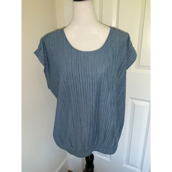 Chico's Melange Pleated Bubble-Hem Top size 2 Large - Picture 2 of 6